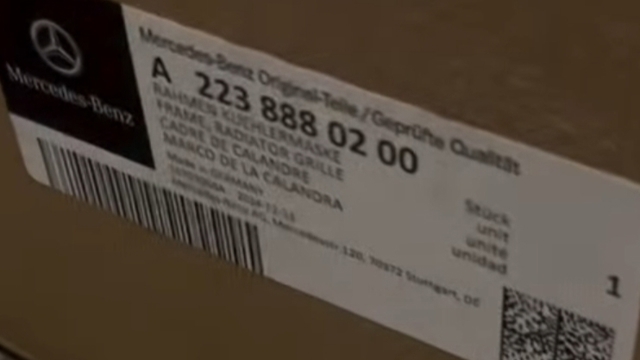 Рамка решітки переднього бампера A2238880200 MERCEDES