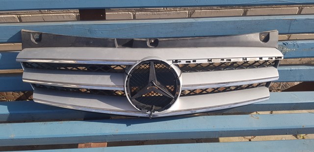 Решітка радіатора A6398800083 MERCEDES