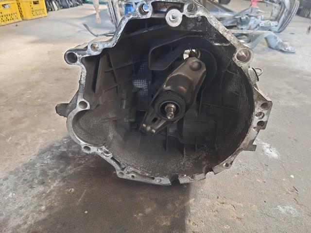 Коробка механіка в зборі 012300062L VAG