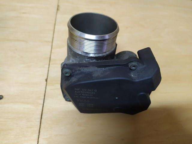 Дросільна заслінка в зборі 06F133062Q VAG