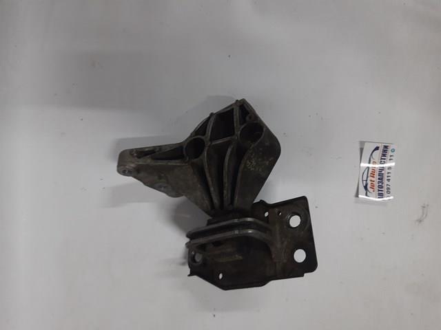 Подушка двигуна передня 11210JD500 NISSAN