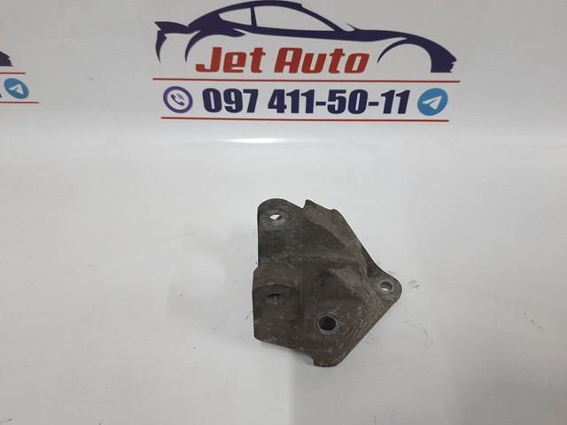 Кронштейн подушки (опори) двигуна, задньої 11332JD700 NISSAN