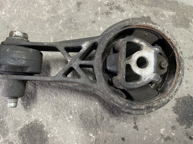 Подушка (опора) двигуна, задня 20957835 OPEL