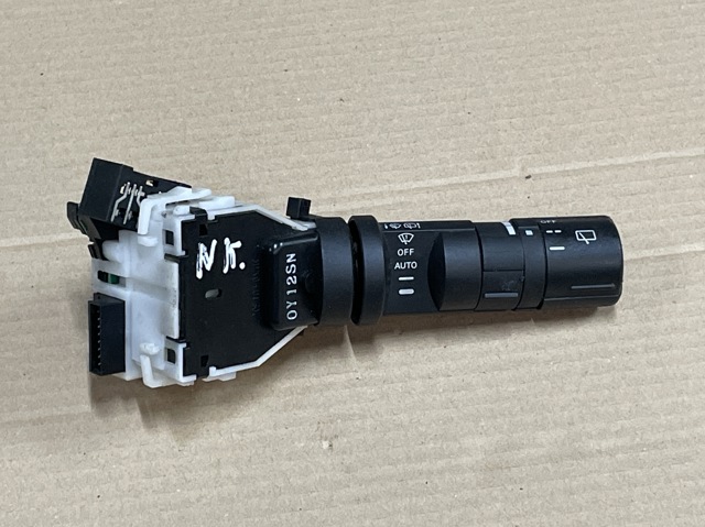 Перемикач підрульовий, правий 25260JD01A NISSAN