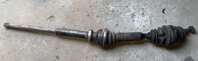 Піввісь передня, права 30735563 VOLVO