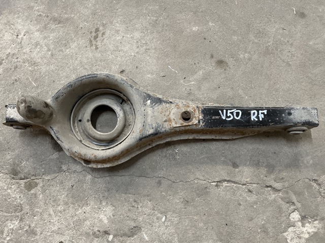 Цапфа поворотна права 30736775 VOLVO
