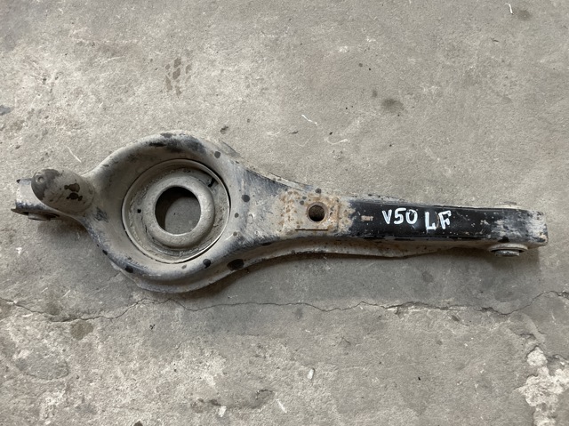 Кулак поворотний лівий 30736776 VOLVO
