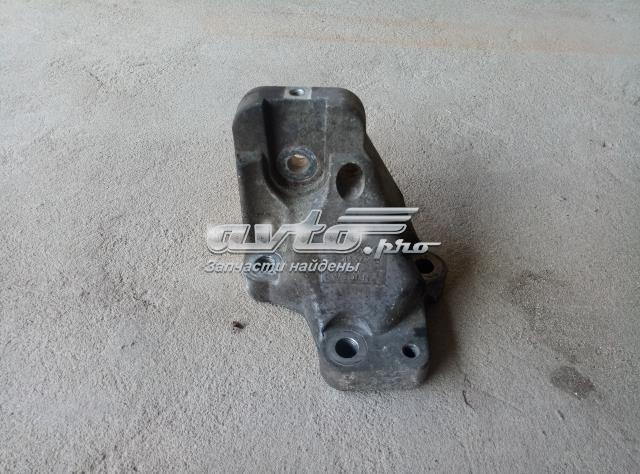 Кронштейн подушки (опори) двигуна, передньої 30741567 VOLVO