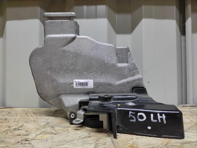 Замок дверей водія 30753657 VOLVO