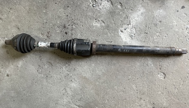 Привід передній правий 30783204 VOLVO