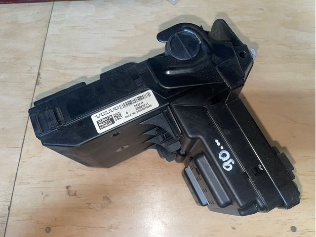 Коробка запобіжників 30786476 VOLVO