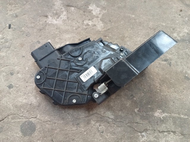 Замок дверей водія 30799309 VOLVO