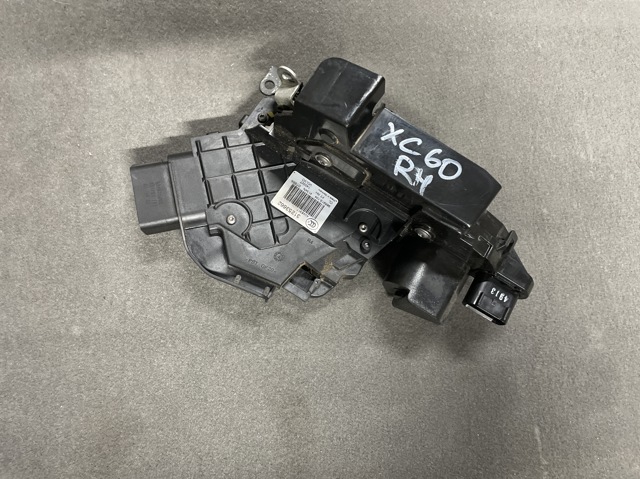 Замок передніх пасажирських дверей 31253662 VOLVO