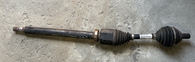 Привід передній правий 31272550 VOLVO