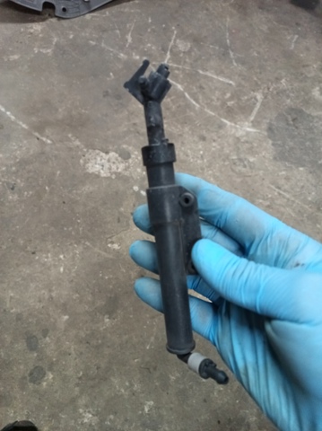 Форсунка омивача фари передньої, лівою 31294406 VOLVO