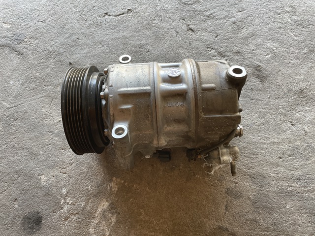 Компресор кліматичної установки 31332528 VOLVO
