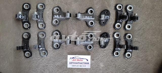 Петля водійських дверей 31335181 VOLVO