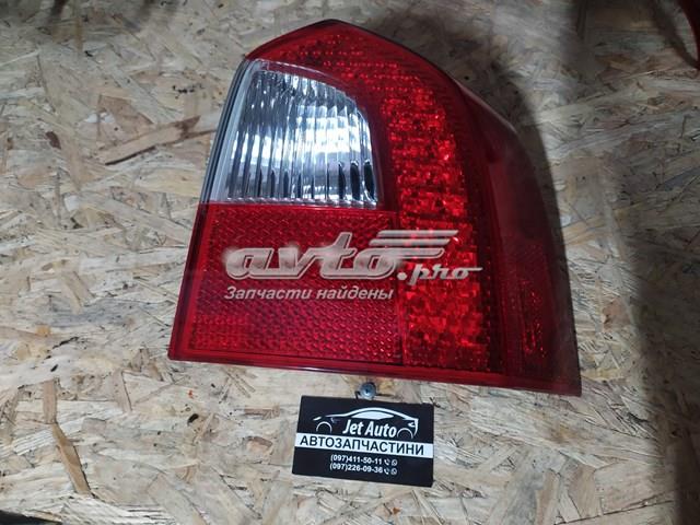 Задній правий зовнішній ліхтар 31395073 VOLVO