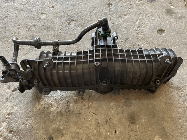 Колектор впускний 31411865 VOLVO