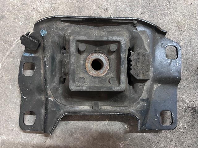 Подушка (опора) двигуна, ліва 3M517M121 FORD