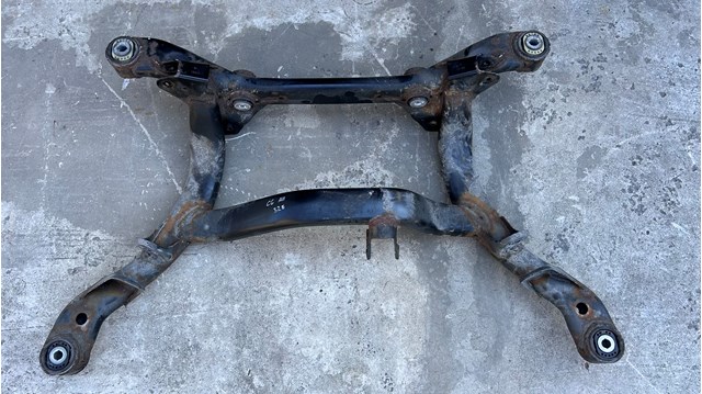 Балка задньої підвіски поперечна 4F0505235AE VAG