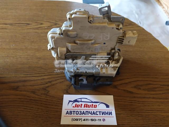 Замок задньої дверї, правої 4F0839016 VAG