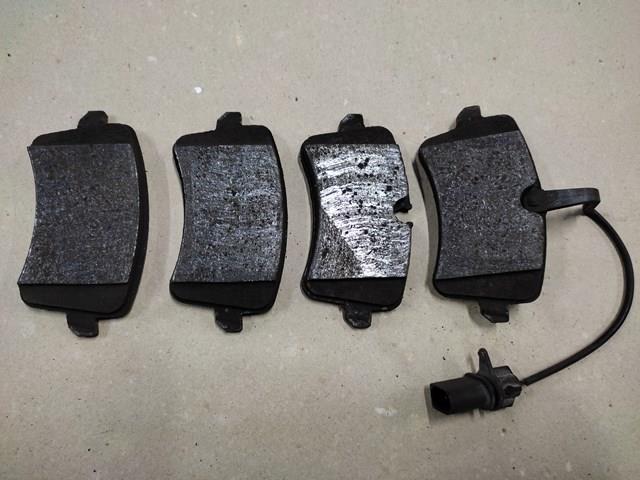 Колодки гальмівні задні, дискові 4G0698451B VAG