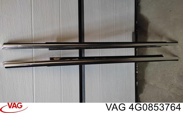 Молдинг опускного скла двері задньої, правої 4G0853764 VAG