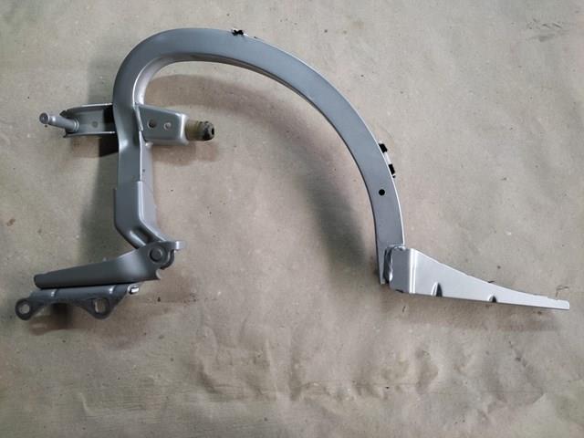 Шарнір кришки багажника 4G5827302B VAG