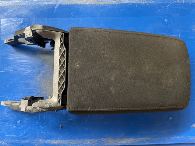 Кришка підлокітника 5C6864207 VAG