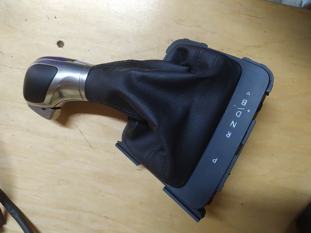 Рукоятка важеля КПП 5GE713203C VAG
