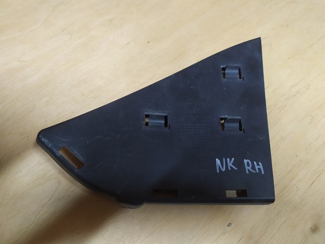 Решітка переднього бампера, права 62256BR02A NISSAN