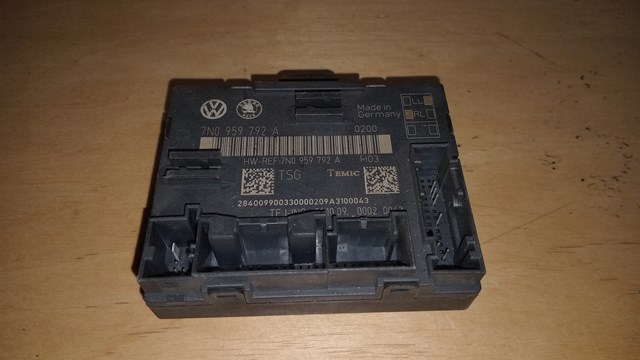 Блок комфорту передніх дверей 7N0959792A VAG