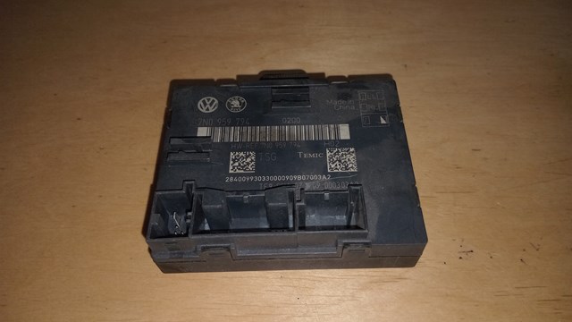 Блок комфорту задніх дверей 7N0959794 VAG