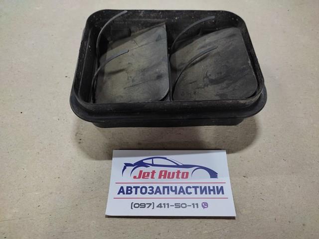 Заглушка, решітка протитуманних фар бампера переднього, права 8200003575 NISSAN