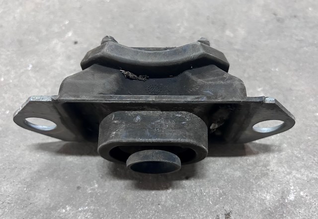 Ліва подушка двигуна 8200358147 RENAULT