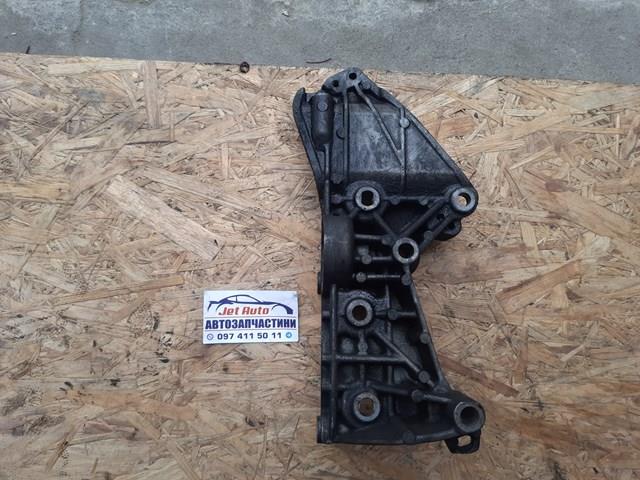 Кронштейн кріплення генератора 8200669494 NISSAN