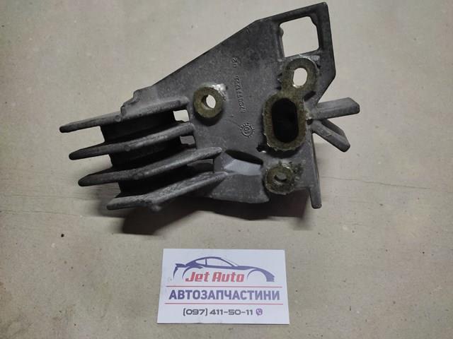 Кронштейт кріплення форсунки 8200771226 RENAULT