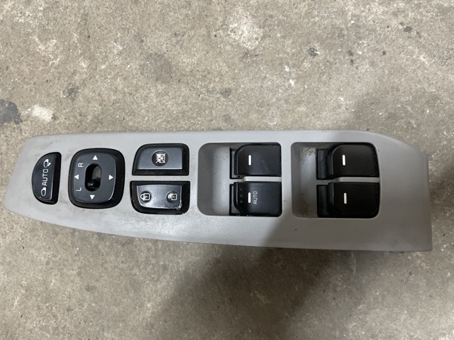 Кнопковий блок керування склопідіймачами передній лівий 93570B2050BF6 HYUNDAI
