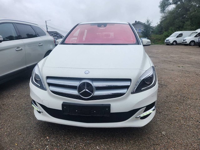 Шарнір передніх лівих дверей A2467201137 MERCEDES