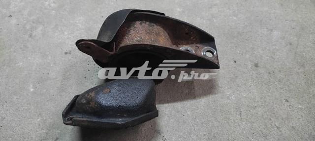 Права опора двигуна Q0004719V006000000 MERCEDES