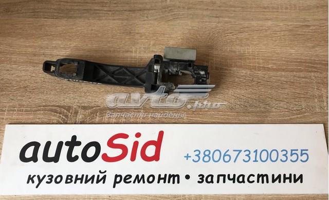 Тримач зовнішньої ручки дверей, передньої лівої 80611EB30B NISSAN