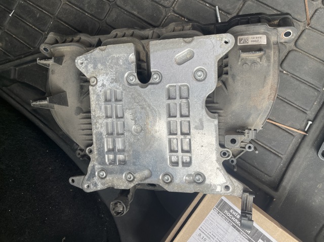 Колектор впускний 11617588126 BMW