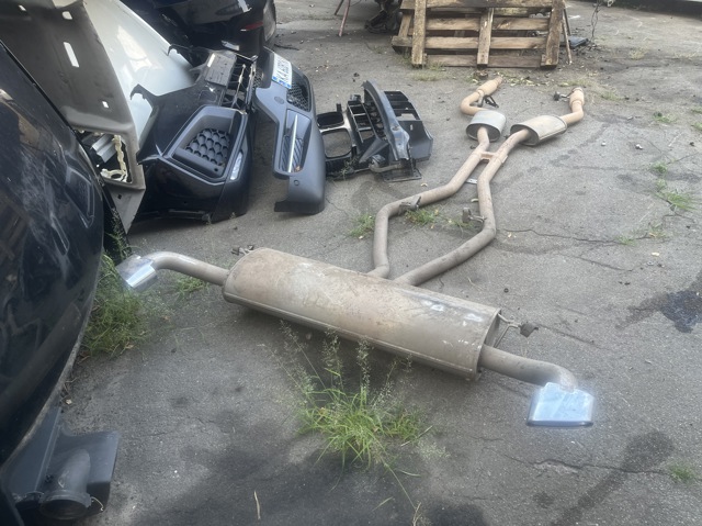 Вихлопна труба 18107558646 BMW