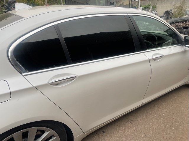 Двері пасажирські задні праві 41007203982 BMW