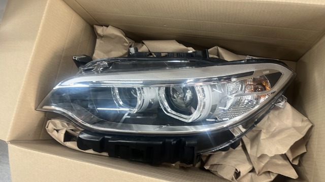 Фара ліва передня 63117388927 BMW