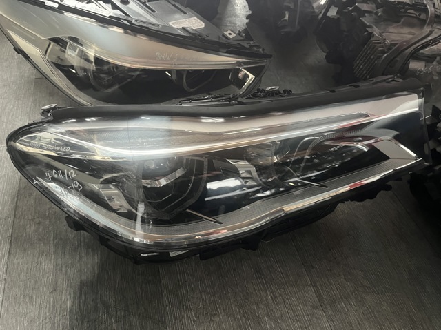 Фара передня права 63117408710 BMW