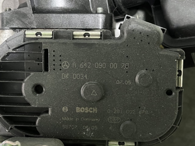 Дросільна заслінка в зборі 6420900070 MERCEDES