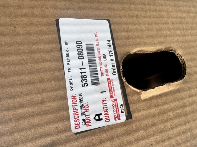 Переднє праве крило 5381108090 TOYOTA