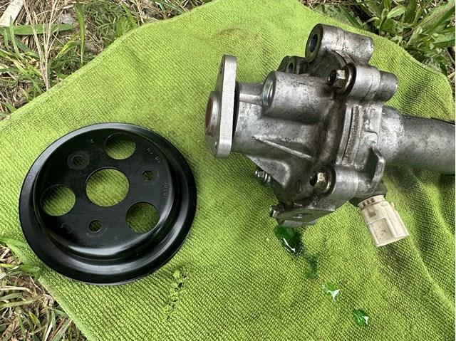 Помпа водяна, (насос) охолодження PYFA15010B MAZDA